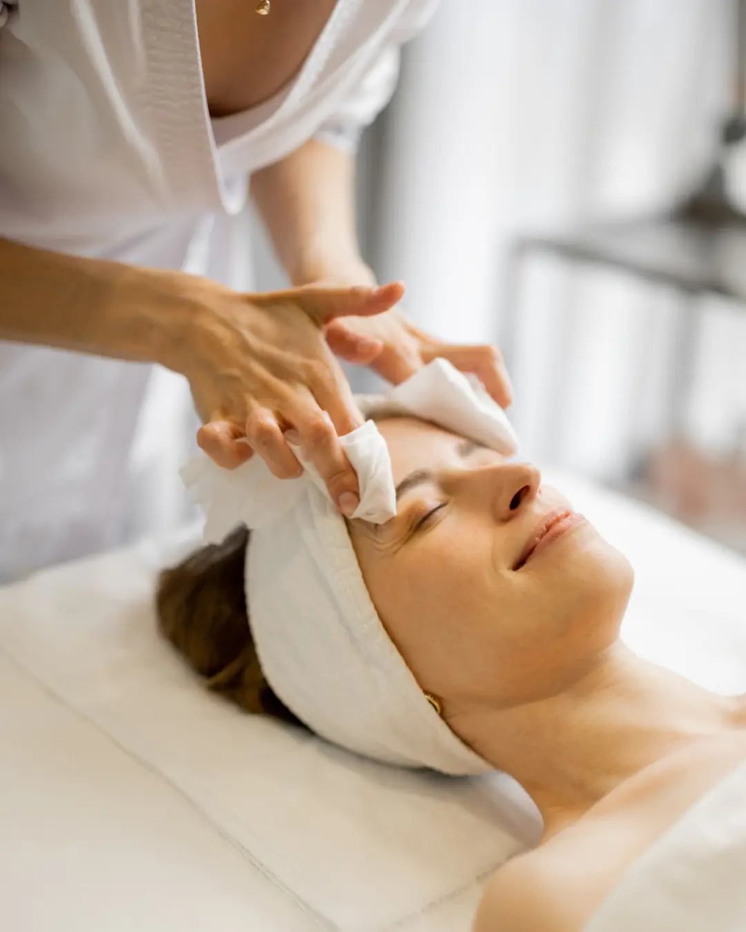 Stacjonarny kurs klasycznego, kosmetycznego masażu twarzy, szyi i dekoltu